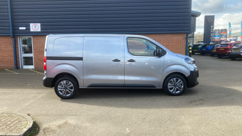 Peugeot Expert M Diesel 2.2 BlueHDi 150 Professional Van